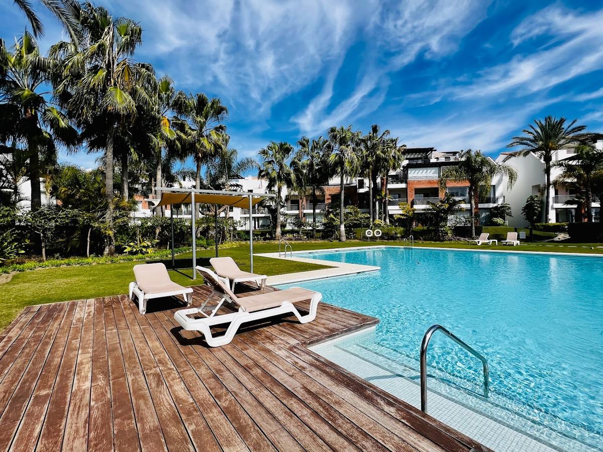 URBANIZACION PALM GARDENS only one tenant , not the whole complex